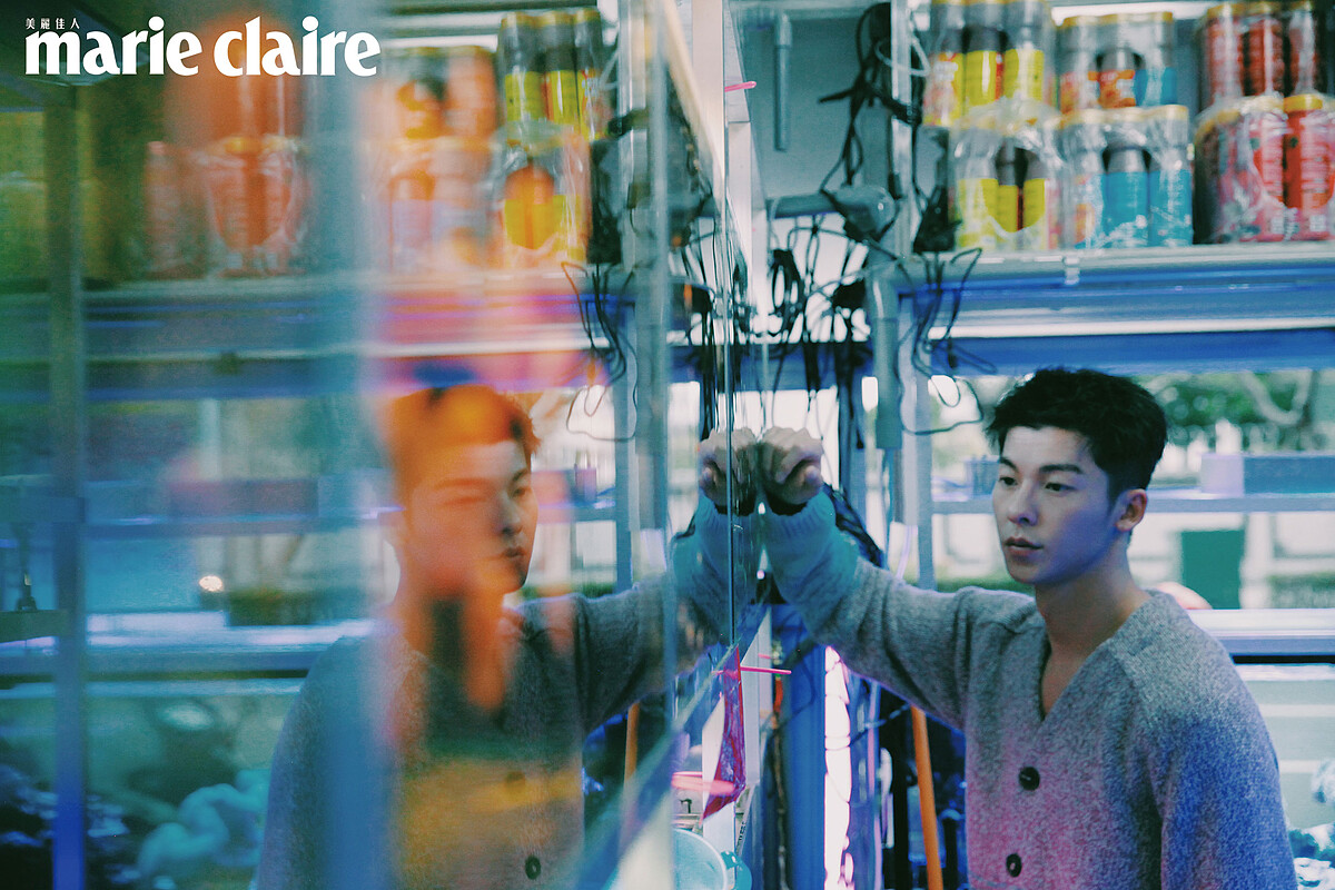  粉灰色喀什米爾材質開襟衫，Hermes。