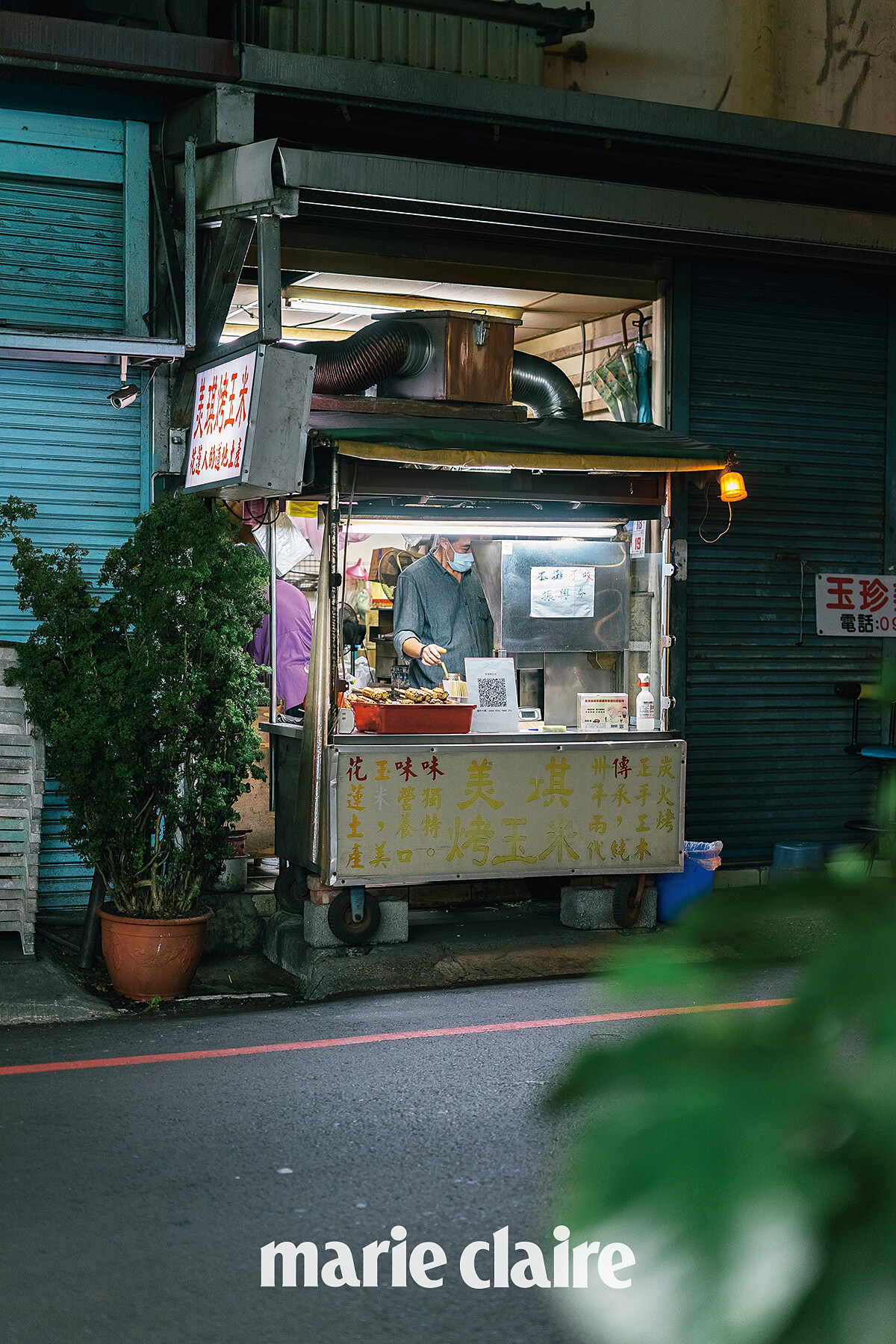 過去在美琪大飯店（現捷絲旅中正館位置）騎樓下營業因而得名。