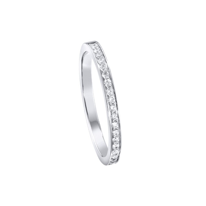 PIAGET Wedding系列鉑金鑽石戒環_鉑金、21顆圓形切割美鑽，總重約0.18ct_建議售價NT$76,000 (吳姍儒婚典儀式配戴作品)