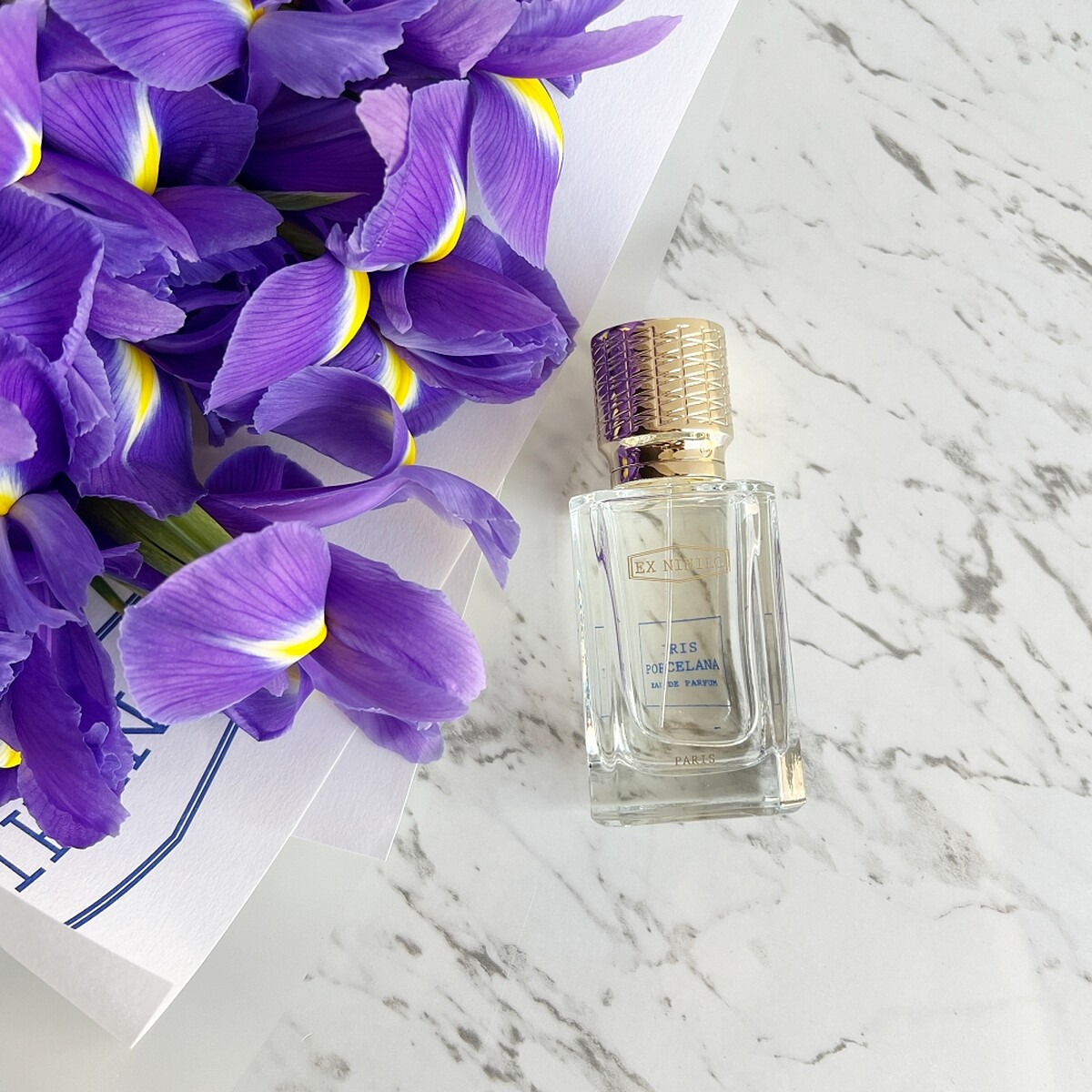 EX NIHILO鳶光片羽淡香精，以當代法式白瓷的精緻優雅為靈感，創造細滑宛如第二層肌膚的迷人香氣。