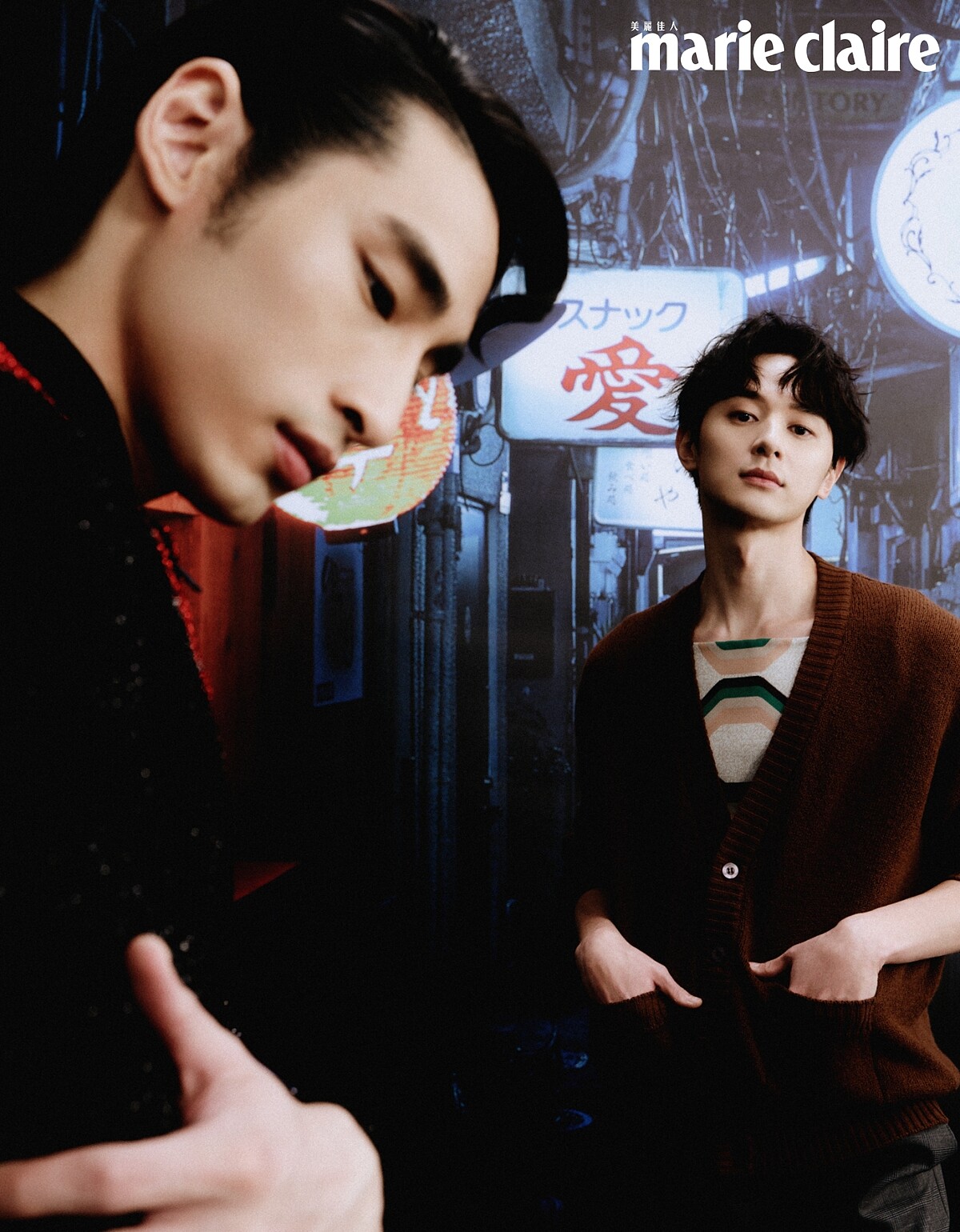 章廣辰／色塊拼接金蔥面料夾克，Saint Laurent。張軒睿／幾何紋圖短版背心、咖啡色針織衫，all by Prada。