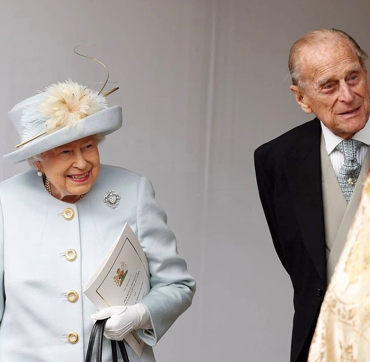 胸針穿搭高手是她！認識英國女王的經典收藏，搭配選擇也暗藏玄機