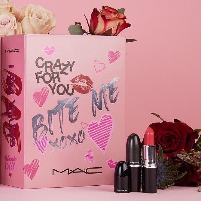 M.A.C 2022情人節「直球情書」禮盒包裝。