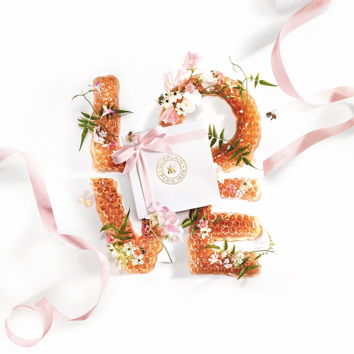 嬌蘭2022 VALENTINE&rsquo;S DAY官網限定，消費滿NT3500即享法式禮盒包裝出貨。