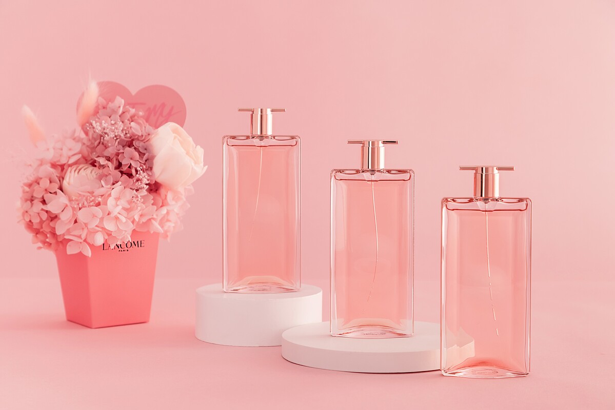 蘭蔻2022情人節唯我香水擴香玫瑰香氛禮情境圖。