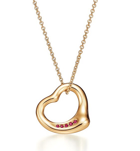 Tiffany & Co. 2022年新：Open Heart鏈墜，吊墜1.6公分寬，搭配16吋長度項鍊