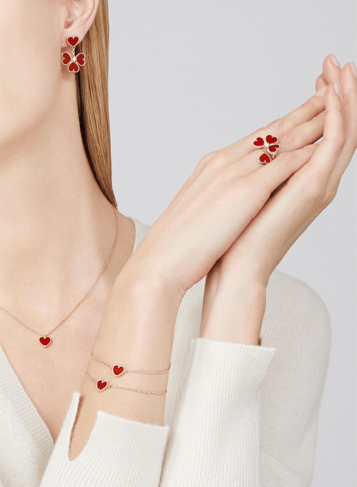 Van Cleef & Arpels（VCA）梵克雅寶 Sweet Alhambra心形吊墜項鍊，18K玫瑰金鑲嵌紅玉髓，售價NT$48,500