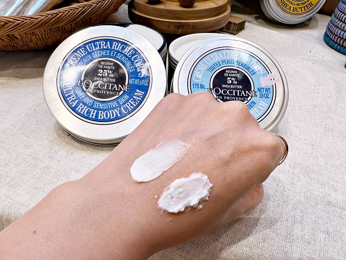 L&rsquo;OCCITANE歐舒丹(左)乳油木保濕身體霜、(右)乳油木舒芙身體霜質地比較。