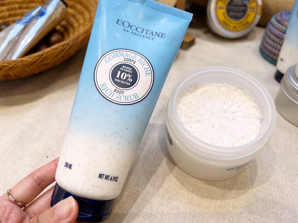 L&rsquo;OCCITANE歐舒丹乳油木保濕去角質美體霜包裝由罐裝變成條裝，使用上更便利。