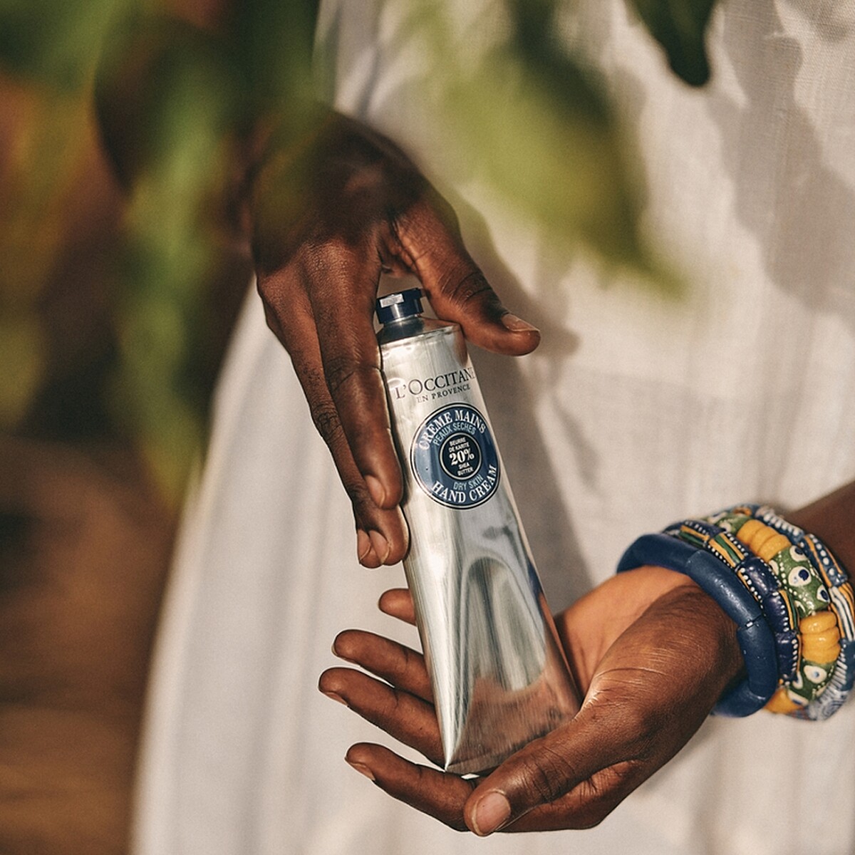 L&rsquo;OCCITANE歐舒丹已經成為支持婦女乳油木果油合作社及其工作與生活環境的重要伙伴。而這份支持不僅僅是透過乳油木果油的供應鏈管理而已，更經由歐舒丹基金會給予協助，後者主要投入的專案包含培訓、創業、教育和安全等領域。&mdash;Kady Traore(L&rsquo;OCCITANE歐舒丹非洲公益計畫專案經理)。