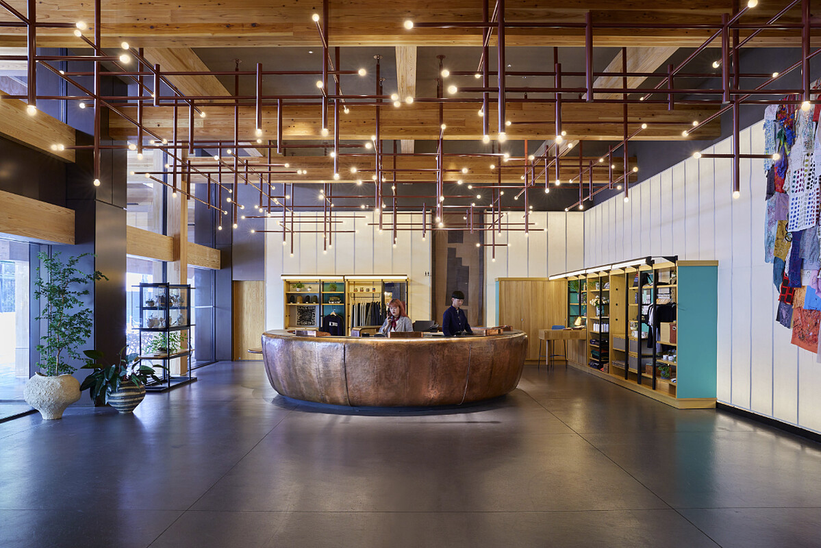 Ace Hotel Kyoto 接待大廳。