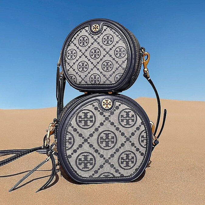 Tory Burch T Monogram滿月包（上）迷你款，NT$14,900／（下）NT$20,900