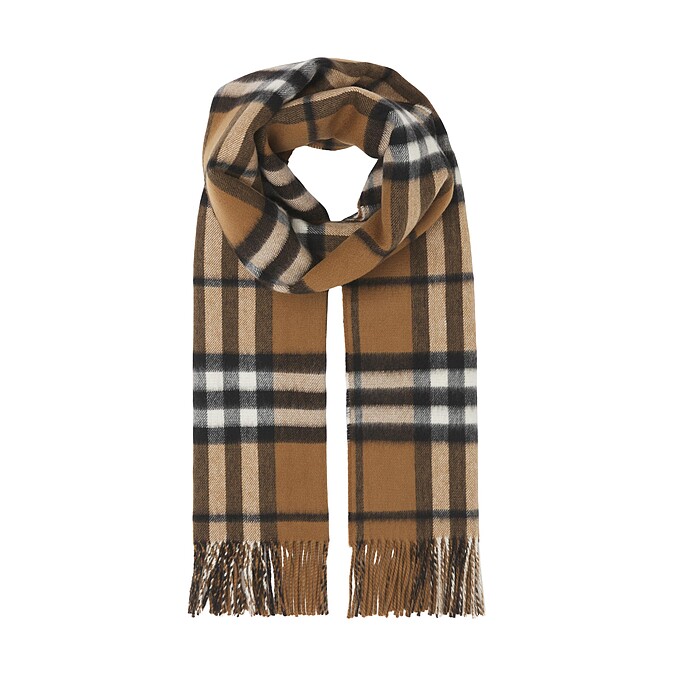 Burberry 經典格紋喀什米爾圍巾，NT17,200。