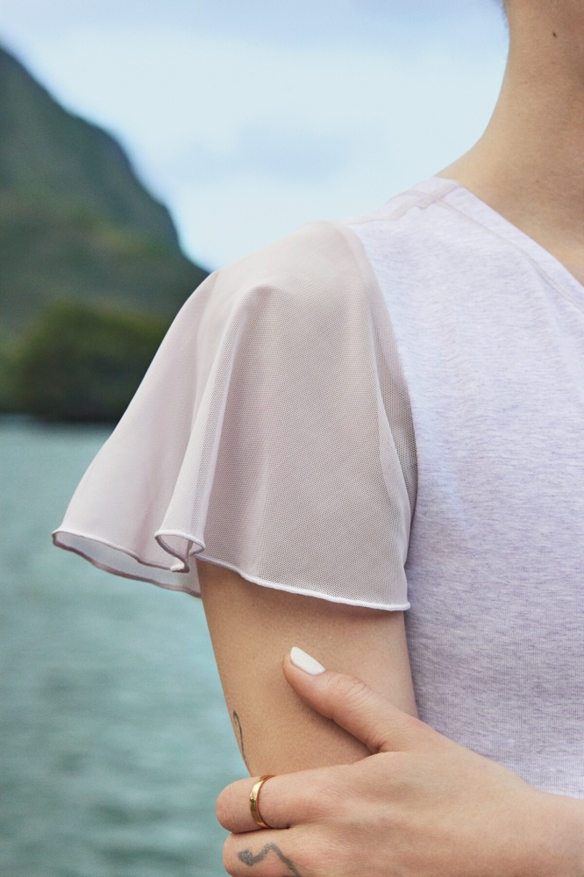 Exhale短版短袖T恤，NT 1,780