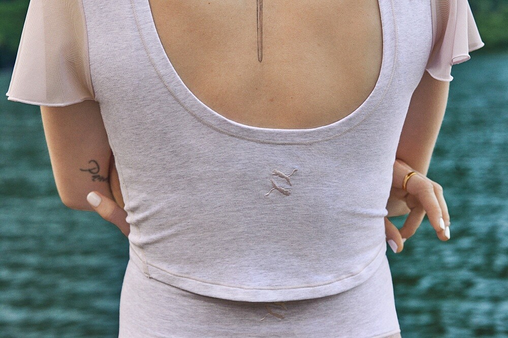 Exhale短版短袖T恤，NT 1,780