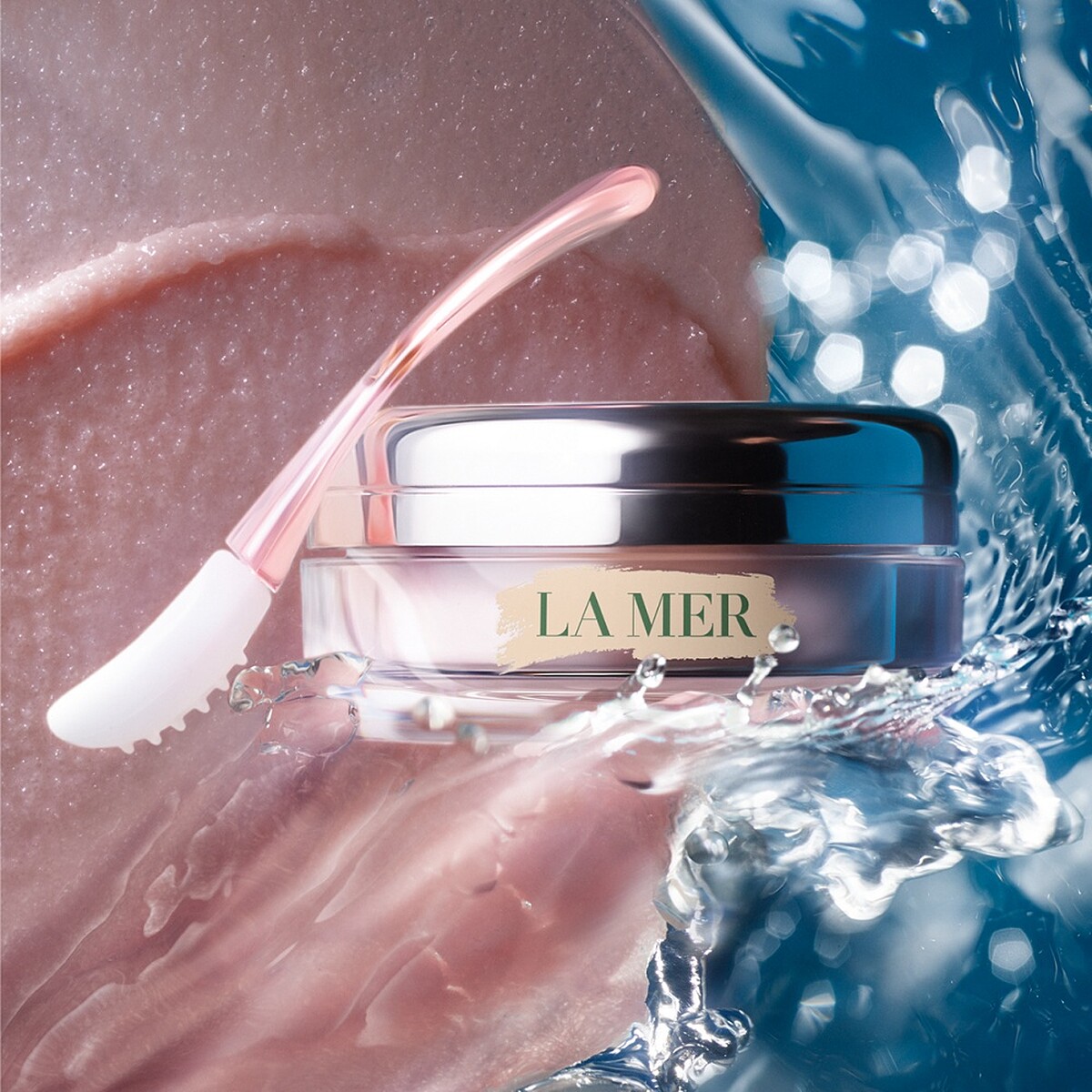 LA MER海洋拉娜星砂柔化修護唇膜產品主視覺。