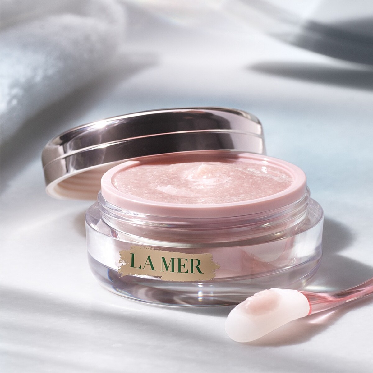 LA MER海洋拉娜星砂柔化修護唇膜產品形象圖。