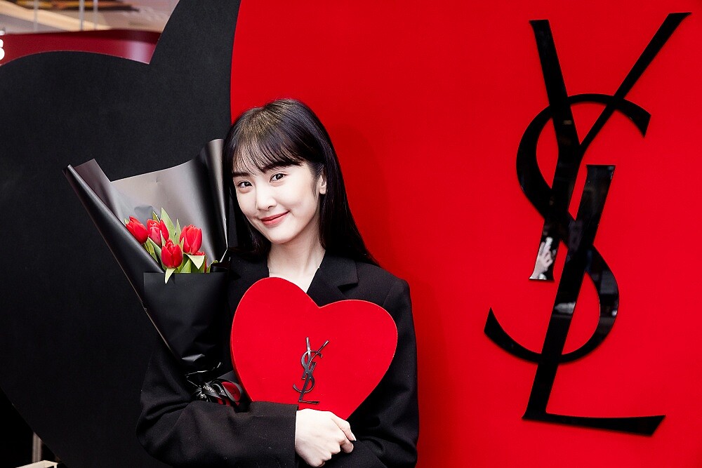 YSL 2022情人節熾愛花坊。