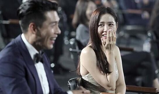 玄彬與孫藝珍頒獎典禮互動曖昧