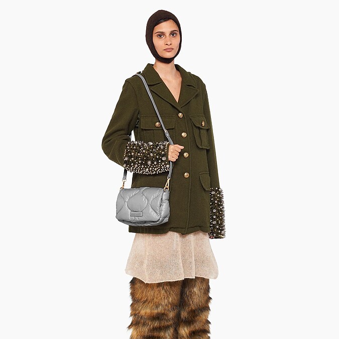 夾棉尼龍掛肩袋，NT 60,000