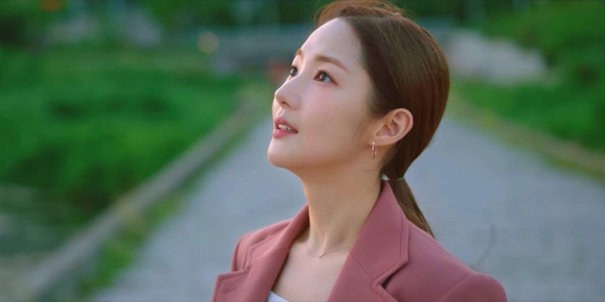 《氣象廳的人們》朴敏英飾演陳夏京，展現冷都女魅力