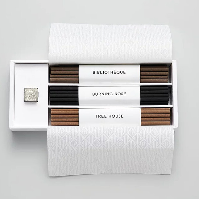 Byredo線香組當中的底座採用錫合金製成,上面還有Byredo品牌Logo 浮雕,低調而細緻。