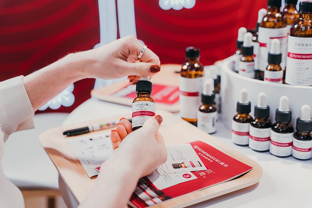 TUNEMAKERS快閃店完美復刻日本表參道旗艦店的服務流程，可以一次體驗22種完整的原液保養。