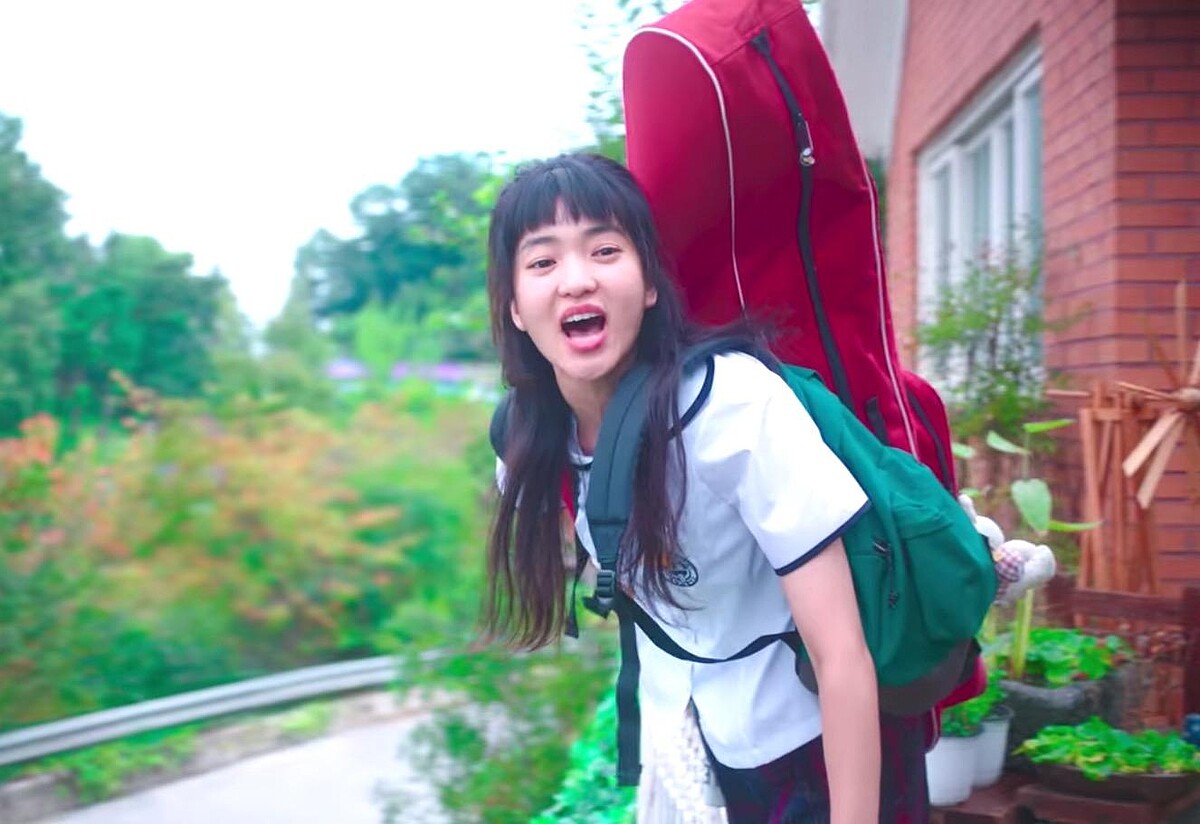 《二十五，二十一》金泰梨穿上制服不違和