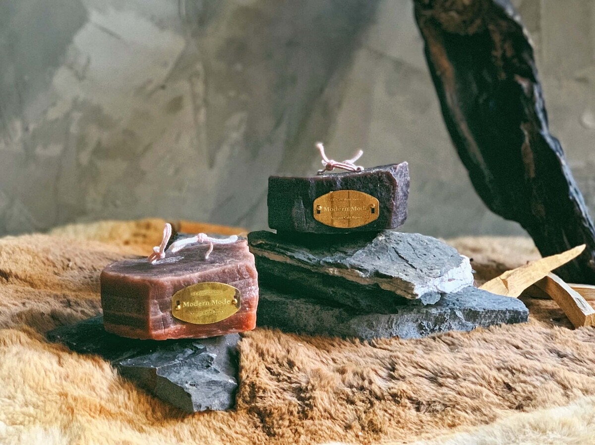 Modern Mode Café八週年紀念全手工香氛精油蠟燭。