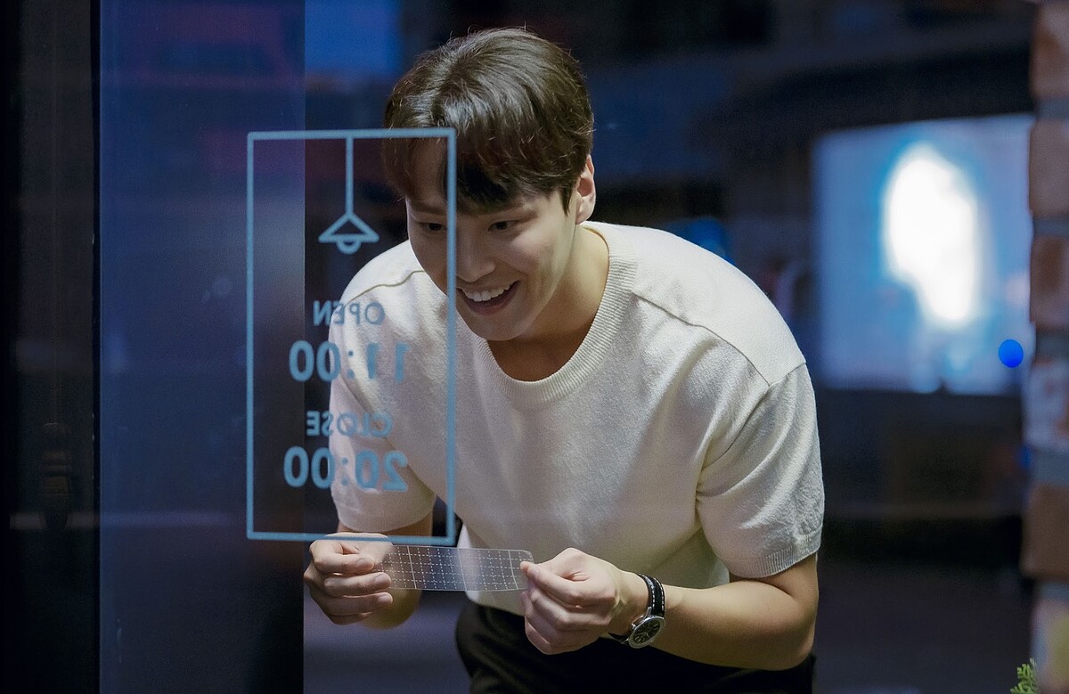 《三十九》李泰煥飾演社區餐廳老闆朴炫晙