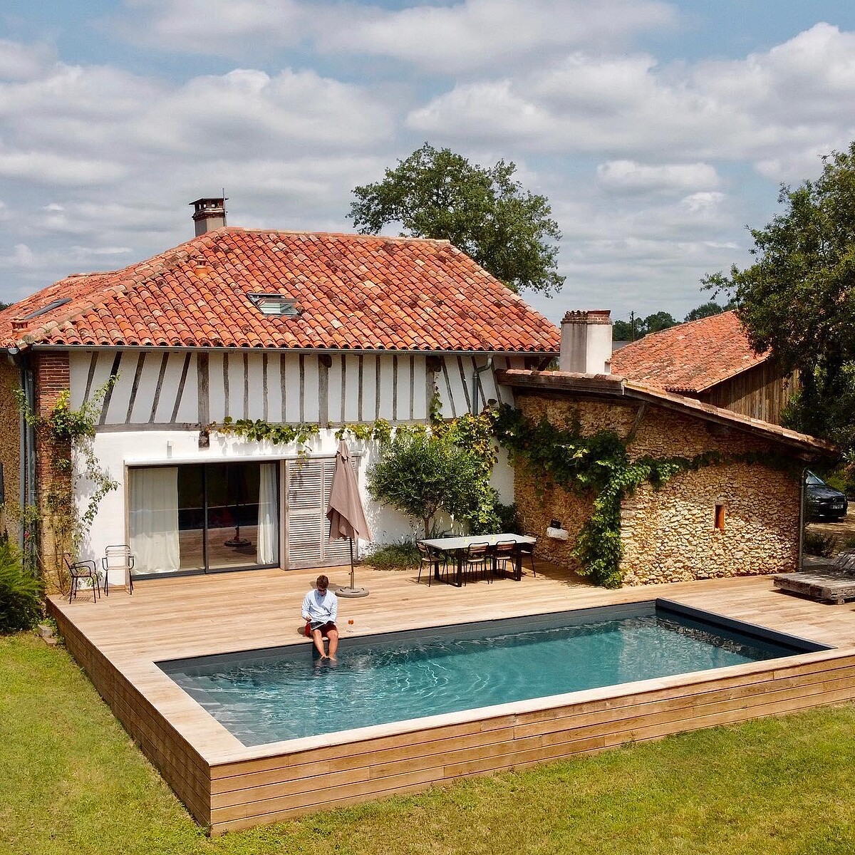 典型的法國傳統木造農舍。