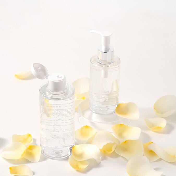 JAN DAN簡單2022全新卸妝系列上市，左為玫瑰保濕卸妝水、右為玫瑰賦活卸妝油。