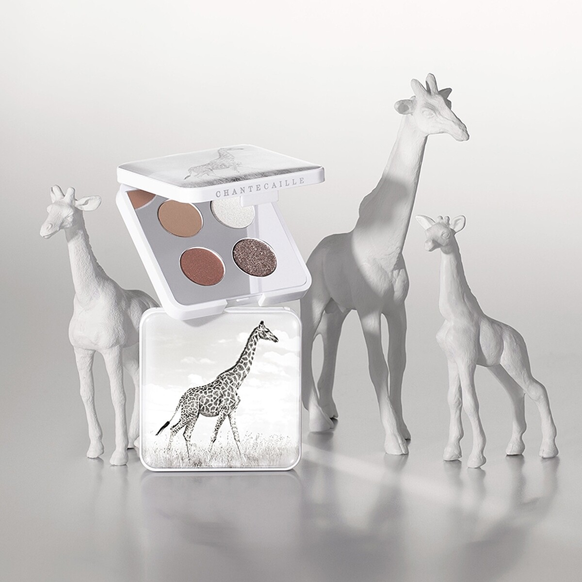 2022香緹卡溫柔巨獸長頸鹿系列四色眼影盤形象圖。