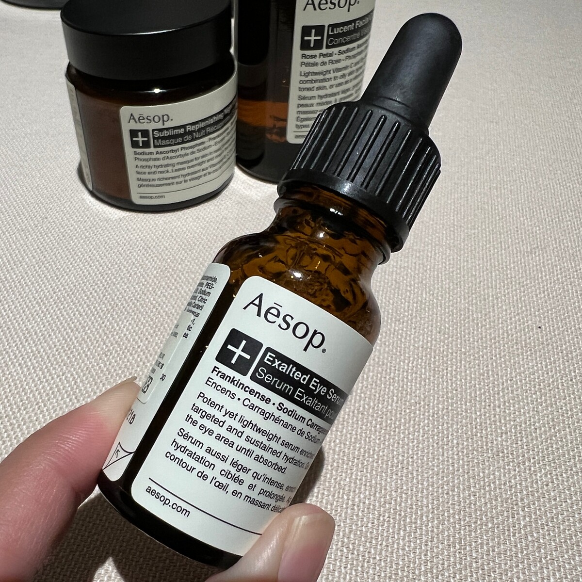 瑩澈眼部精華是Aesop臉部肌膚調理+系列新成員-瑩澈眼部精華，只要有這個「+」字就代表內含許多維他命成份。