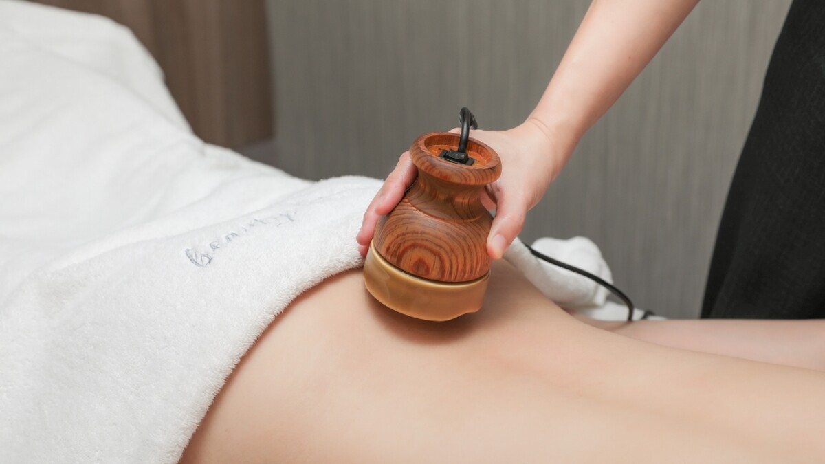 Revive Spa暖薑。甦活課程使用溫灸儀暖體。