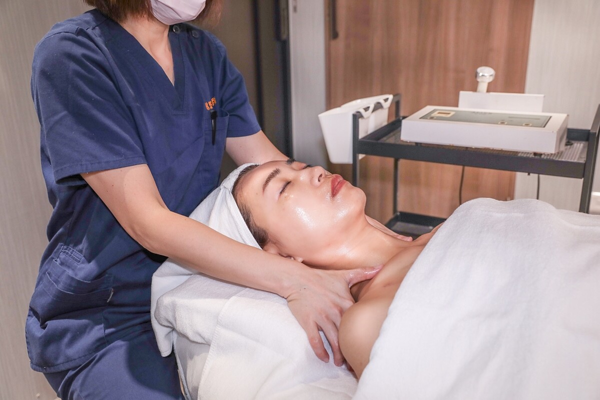 evive Spa舞動。奇肌課程整肌調理，肩頸手部舒壓按摩。