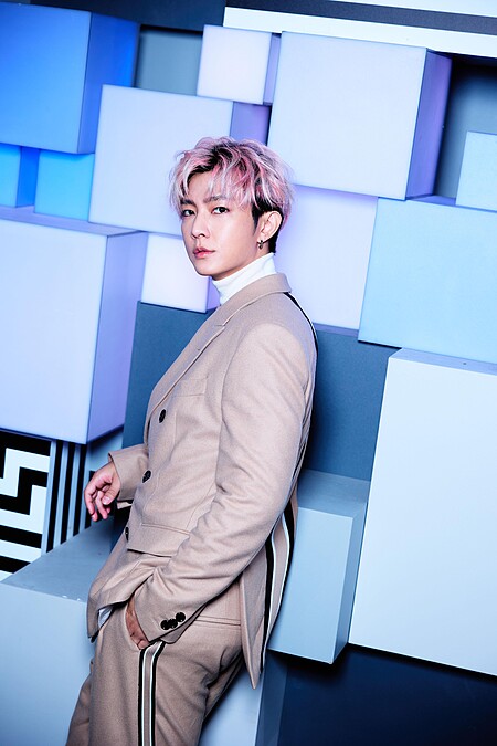 Live Asia超級週末現場主持人炎亞綸