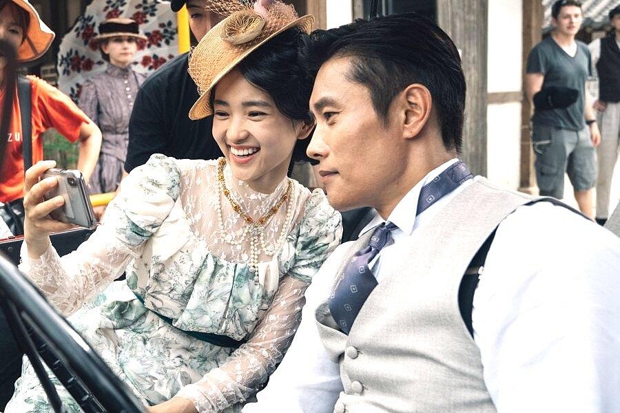 《陽光先生》由金泰梨與李秉憲主演