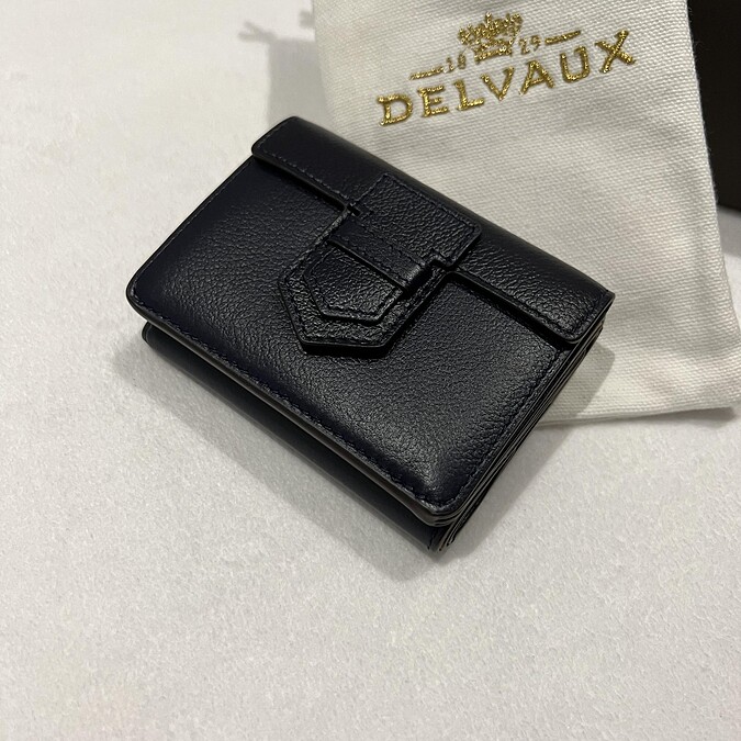 Delvaux Presse Trifold Wallet午夜藍，NT 17,700
