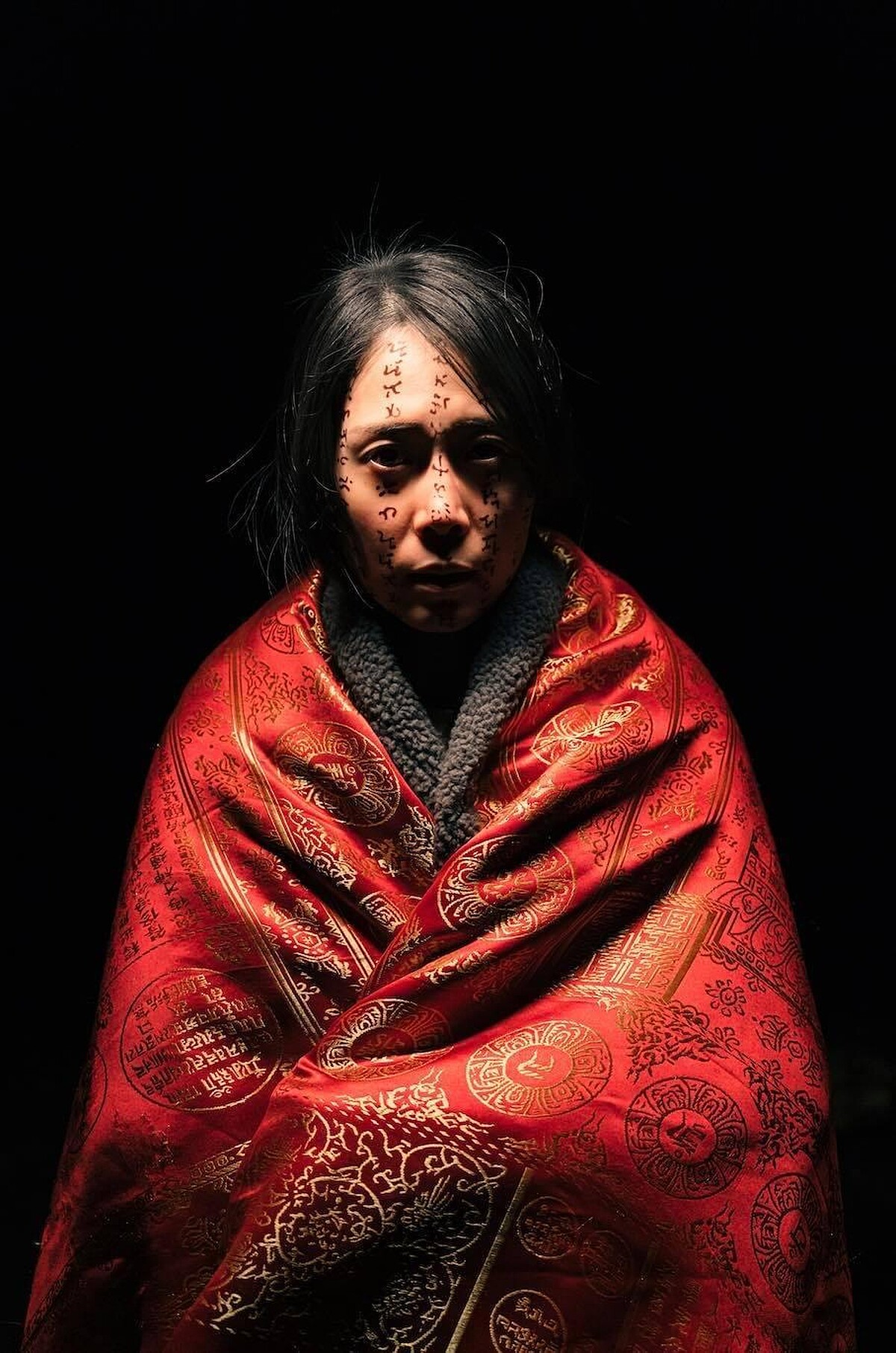 《咒》故事始於女主角若男被邪魔纏身