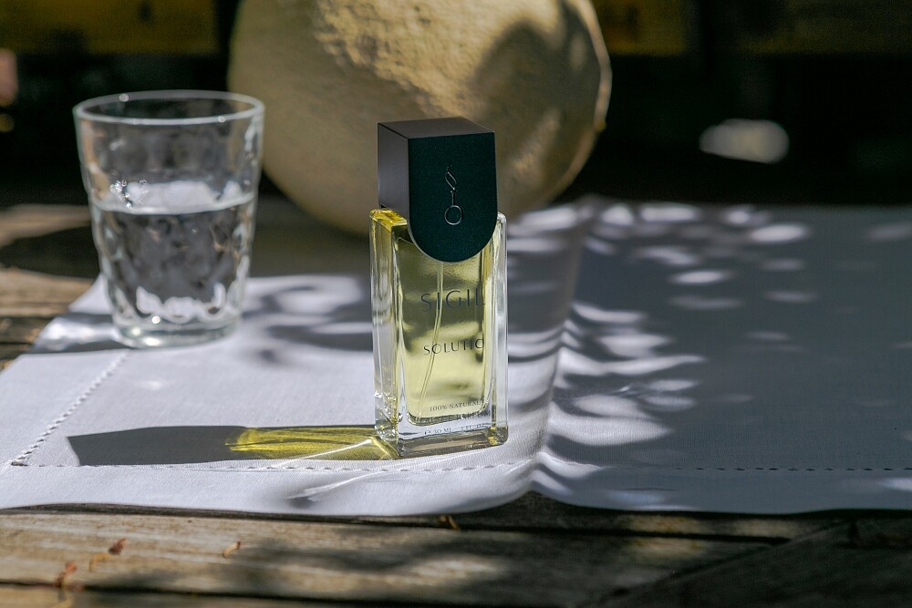 SIGIL SOLUTIO香水情境照。