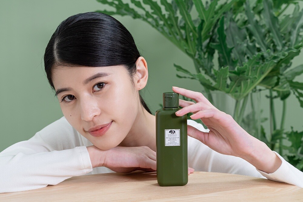 品木宣言DR.WEIL青春無敵靈芝光潤機能水情境照。