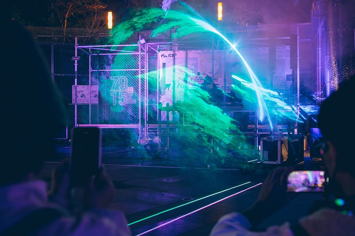 開放式的表演場地，拉進民眾和表演者的距離。（photo by 吳璨）