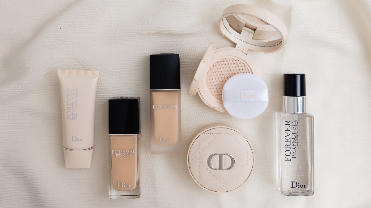 左起：DIOR超完美持久飾底乳、超完美持久柔光粉底液、超完美持久柔霧粉底液、超完美持久氣墊蜜粉、超完美持久定妝噴霧