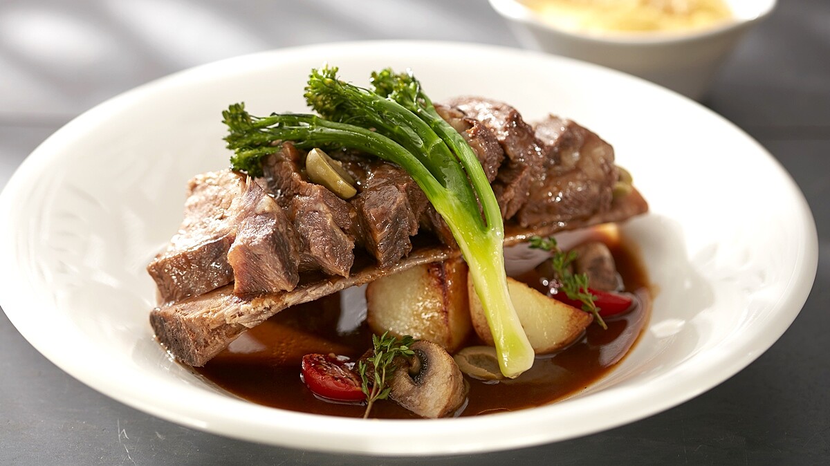 「巴洛洛紅酒精燉美國精選牛小排」