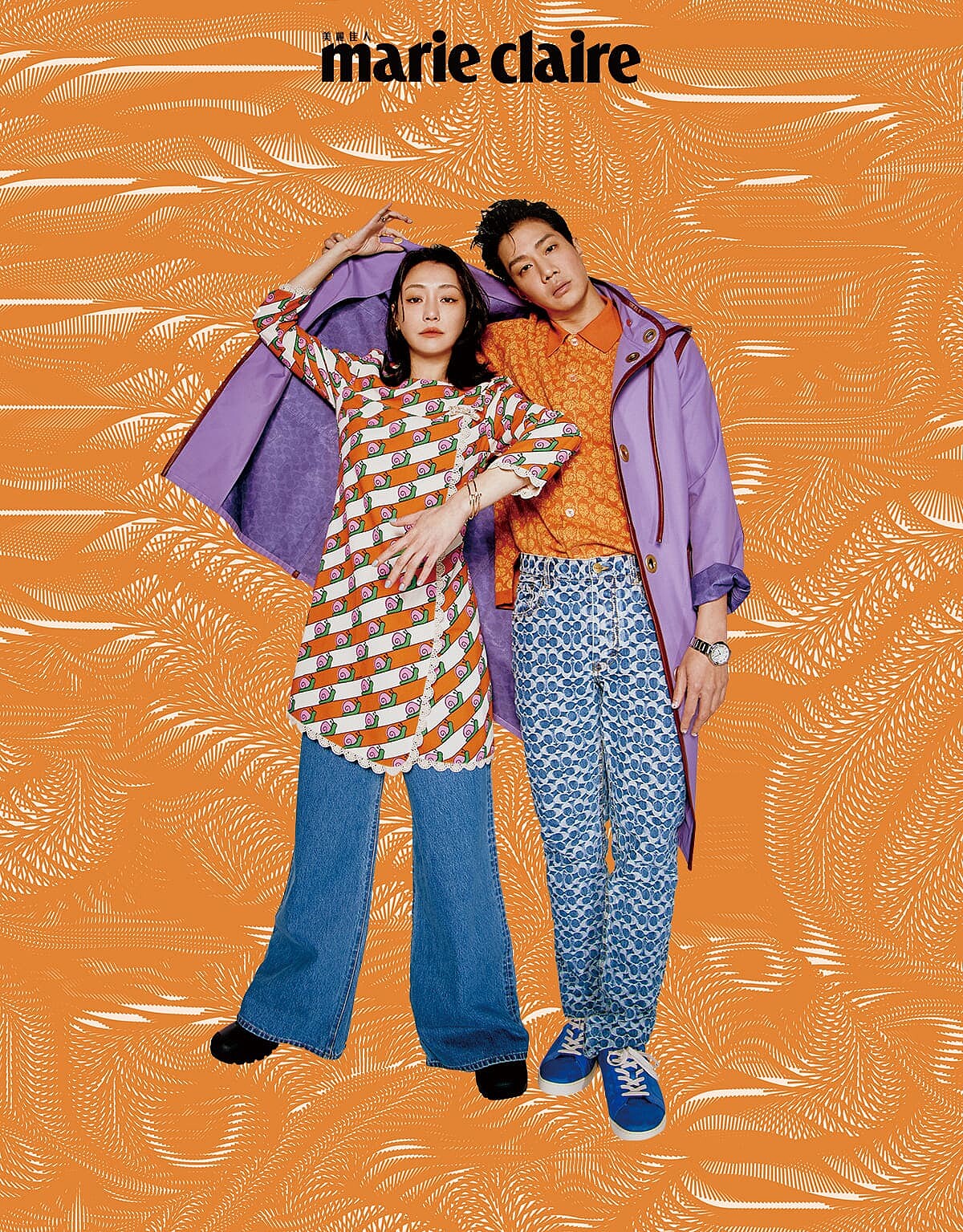 （謝欣穎） 條紋與蝸牛圖案印花洋裝、牛仔褲、黑色短靴，all by Coach。 白 K 金、黃 K 金及玫瑰金 Trinity 耳環、Trinity 戒指、玫瑰金 Juste Un Clou 手環小型款、黃K金 Juste Un Clou 手環小型款，all by Cartier。（薛仕凌） 橘色圖紋 Polo 針織衫、Logo 圖紋丹寧褲、紫色連帽外套、休閒鞋，all by Coach。 Ballon Bleu De Cartier 40毫米搭載自動上鍊機芯精鋼腕錶、白K金與陶瓷 Trinity 戒指，both by Cartier。