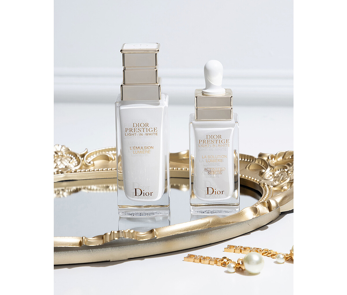 左: DIOR精萃再生光燦淨白修護乳，右: DIOR精萃再生光燦淨白精華