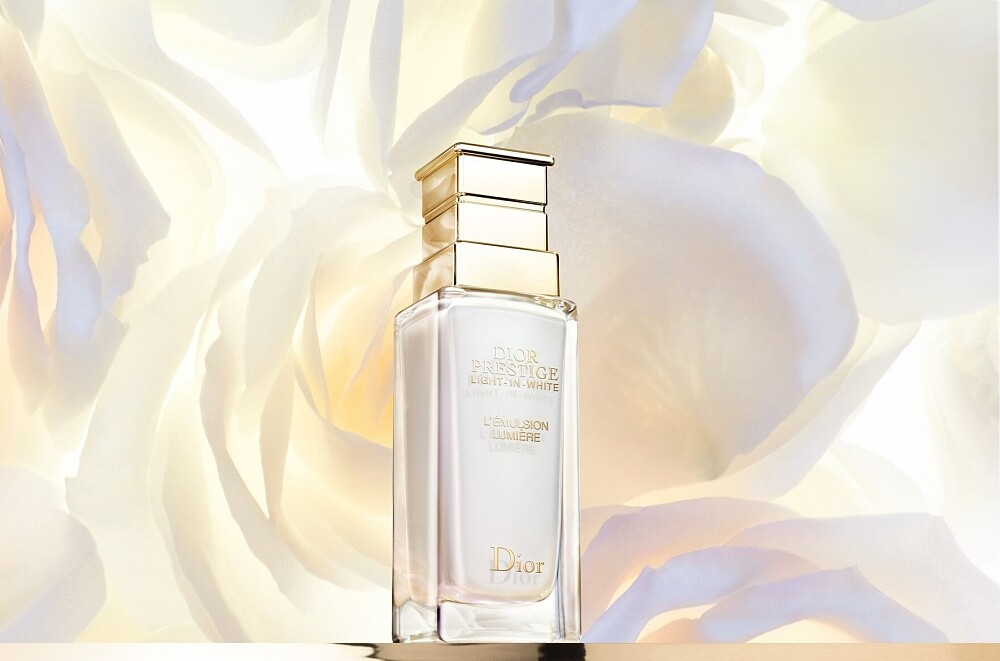 DIOR迪奧精萃再生光燦淨白修護乳情境圖。