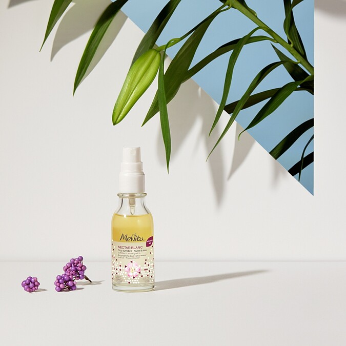 Melvita蜜葳特百合花妍亮白雙效露2022年度限量版情境。