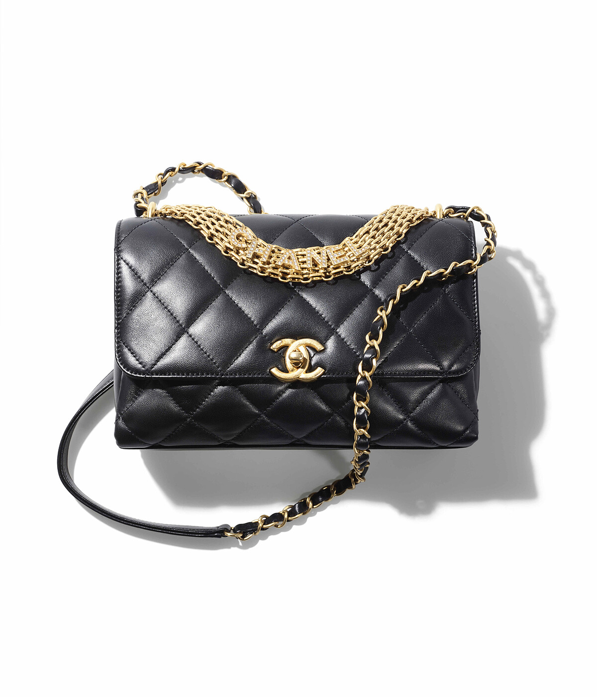 黑色皮革菱格紋金屬水晶鑲飾CHANEL字樣肩背包，NT182,700